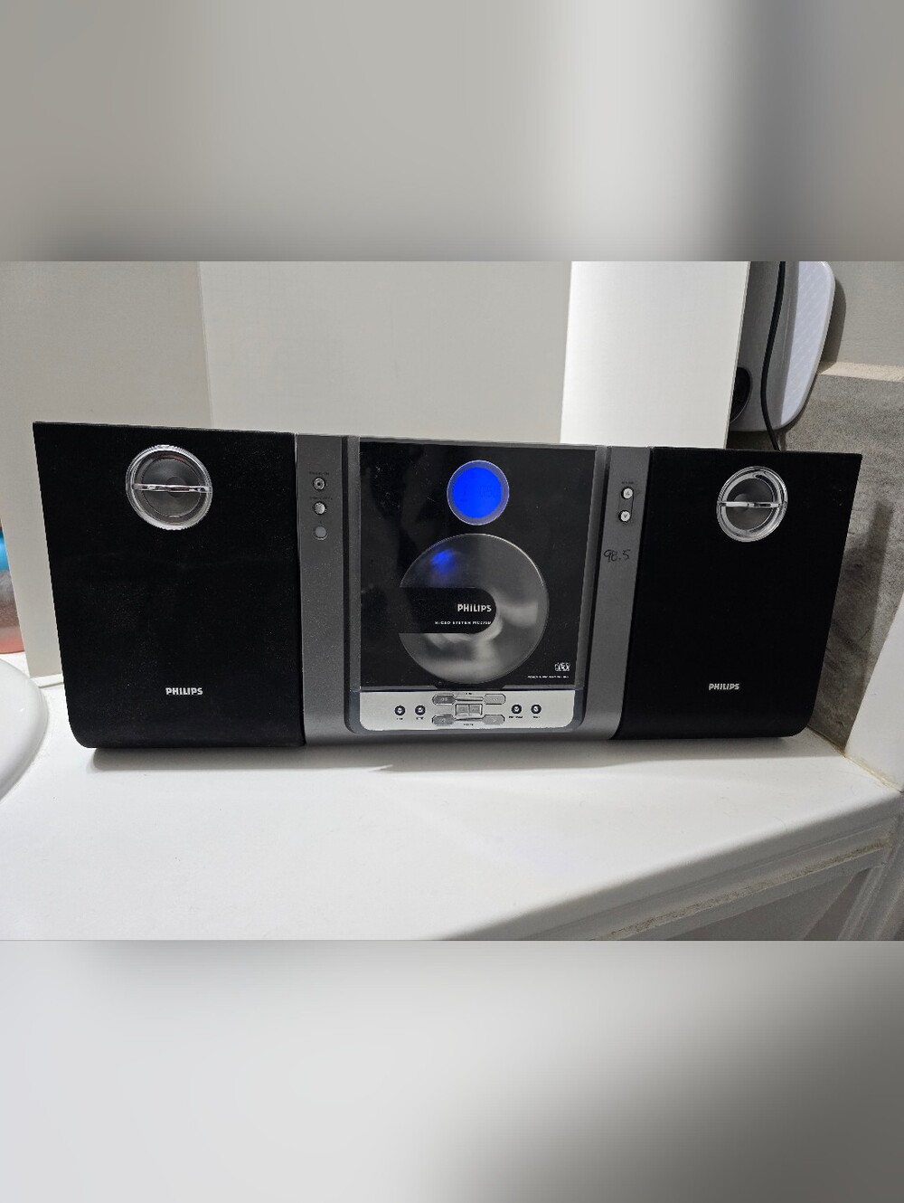 Philips Black and Silver Mini Stereo System with CD Player